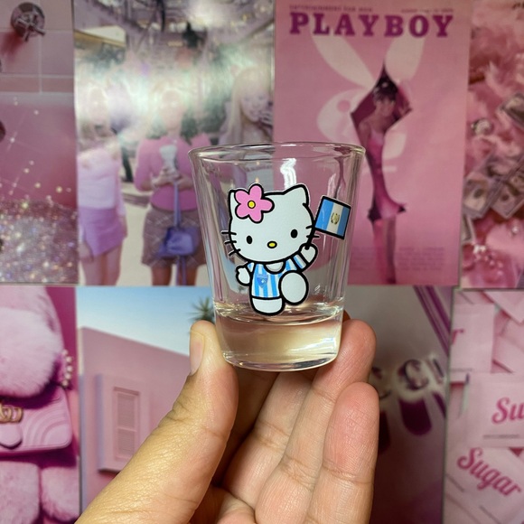 Hello kitty Guatemala shot glass - Picture 1 of 1